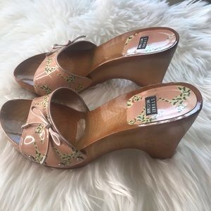 Stuart Weitzman Women’s Wedge slippers